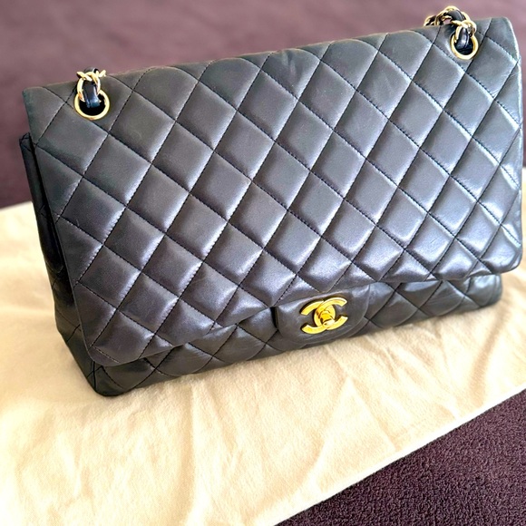 100 % Authentic Chanel lamb skin Leather Classic Maxi Single Flap Bag 12x4x7 - Picture 1 of 14